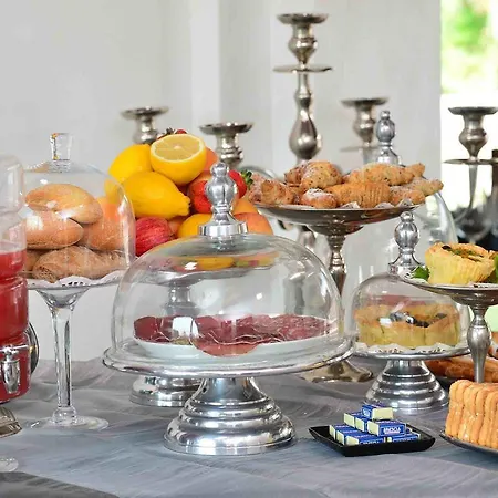 לינה וארוחת בוקר Doremi Bb Foresteria 4*